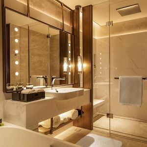 Premium King Room Club Lounge Access