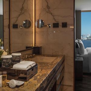 1 King Premium Lounge Access River View Room